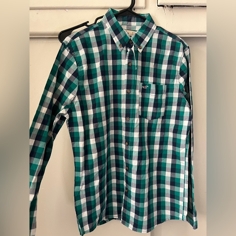 NWT Mens Hollister shirt. Size small.